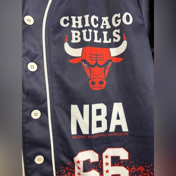 Chicago Bulls Throwback Baseball Jersey Size Small - Picture 2 of 3